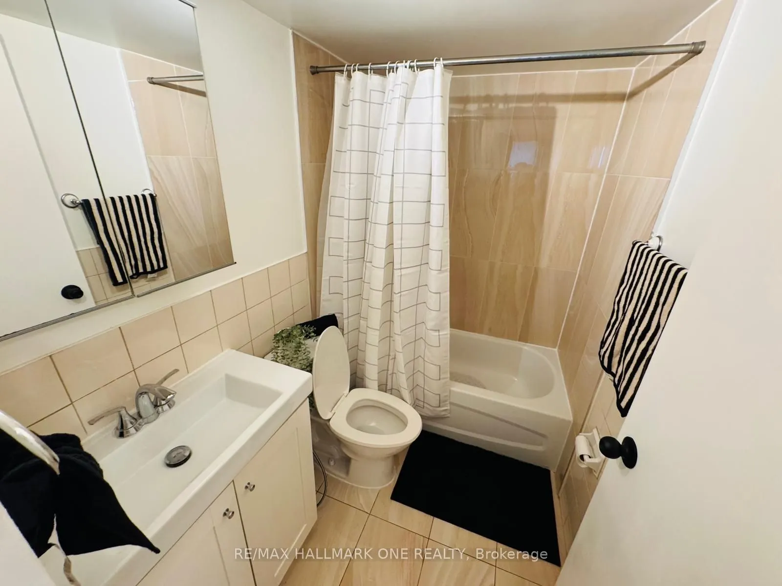 45 Sunrise Avenue E, #904