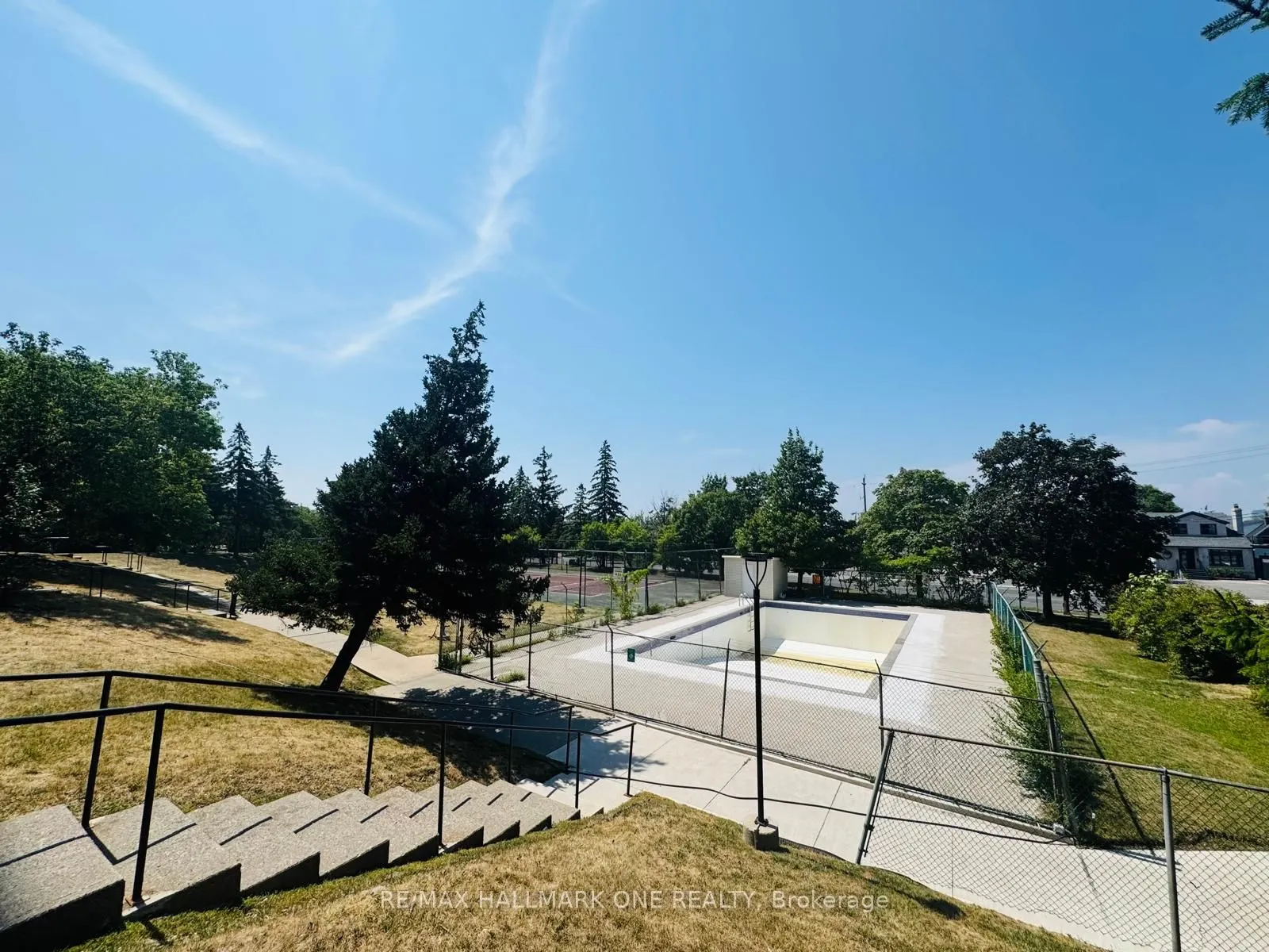 45 Sunrise Avenue E, #904