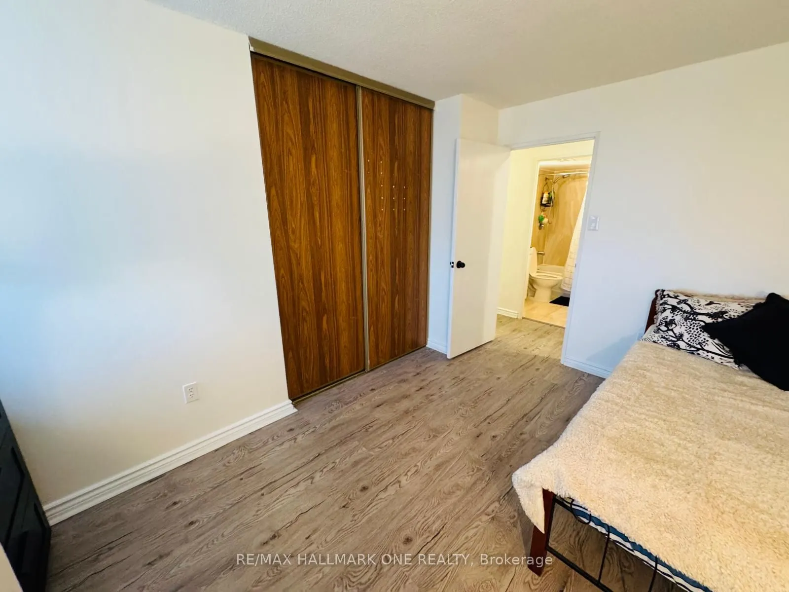 45 Sunrise Avenue E, #904