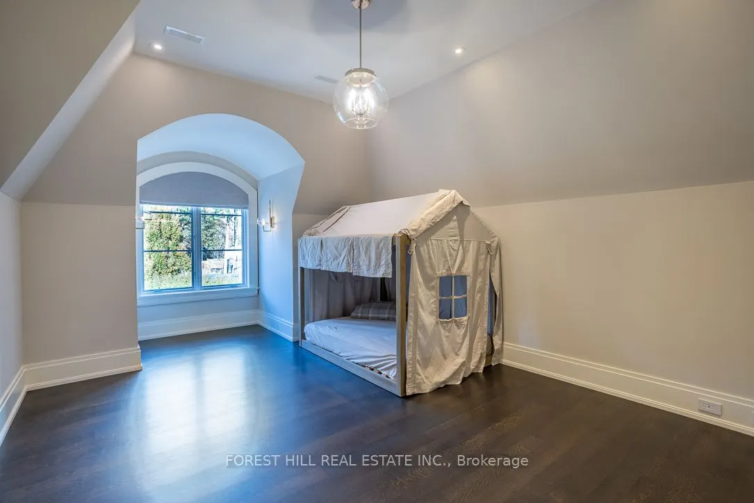 15 Tudor Gate