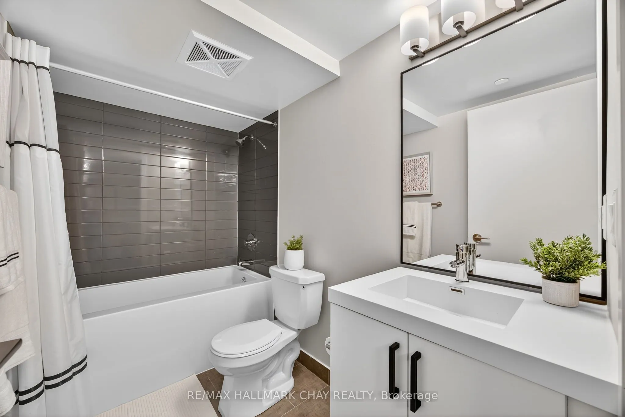 70 Lanark Avenue, #3