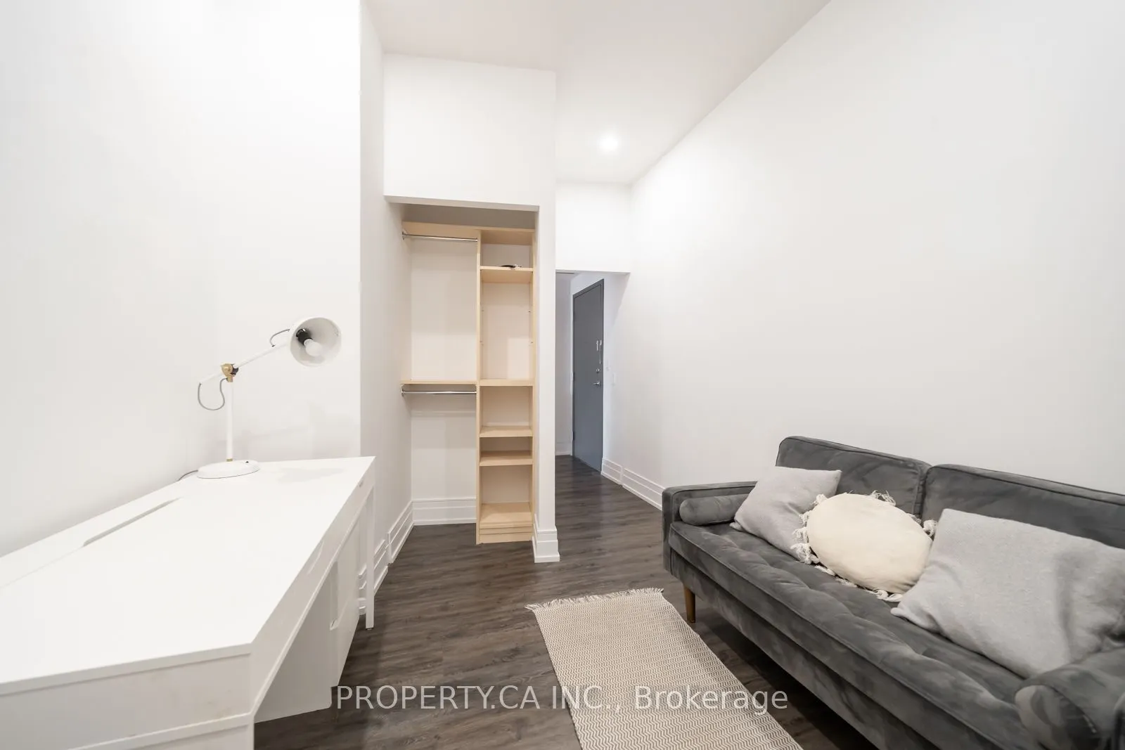 700 King Street W, #806