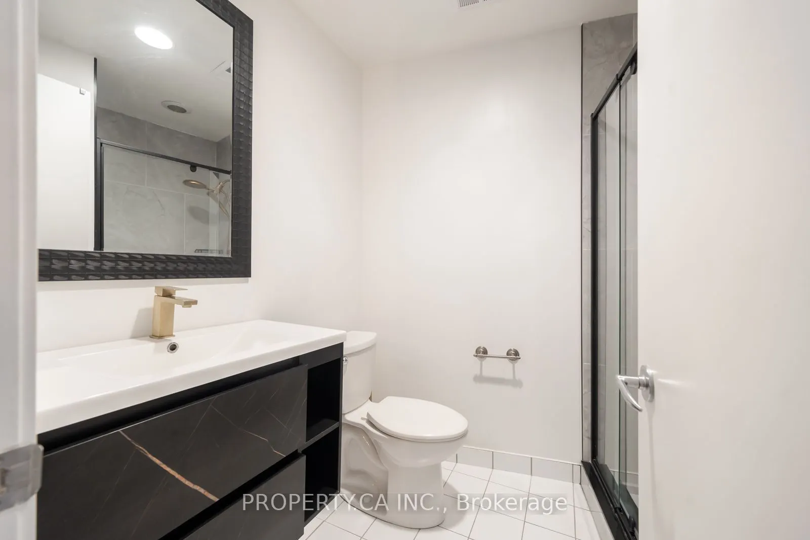 700 King Street W, #806