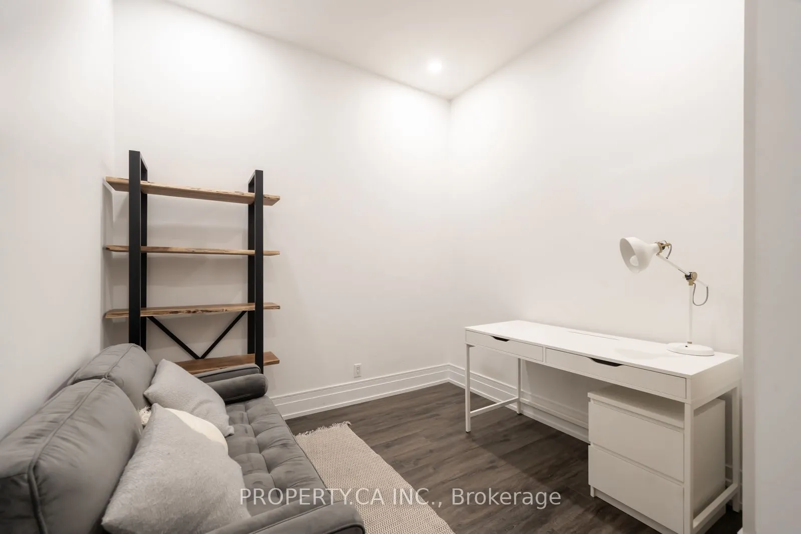 700 King Street W, #806