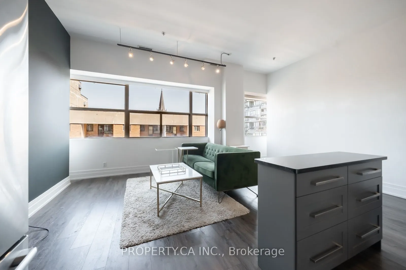 700 King Street W, #806