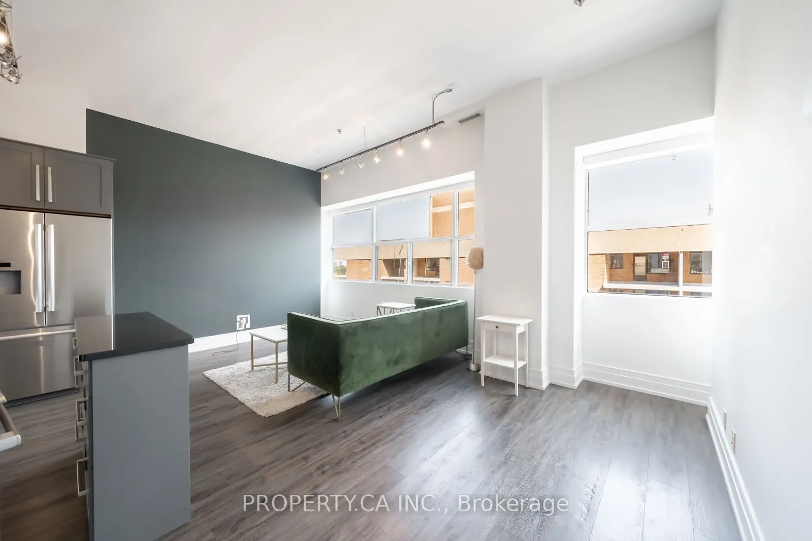 700 King Street W, #806