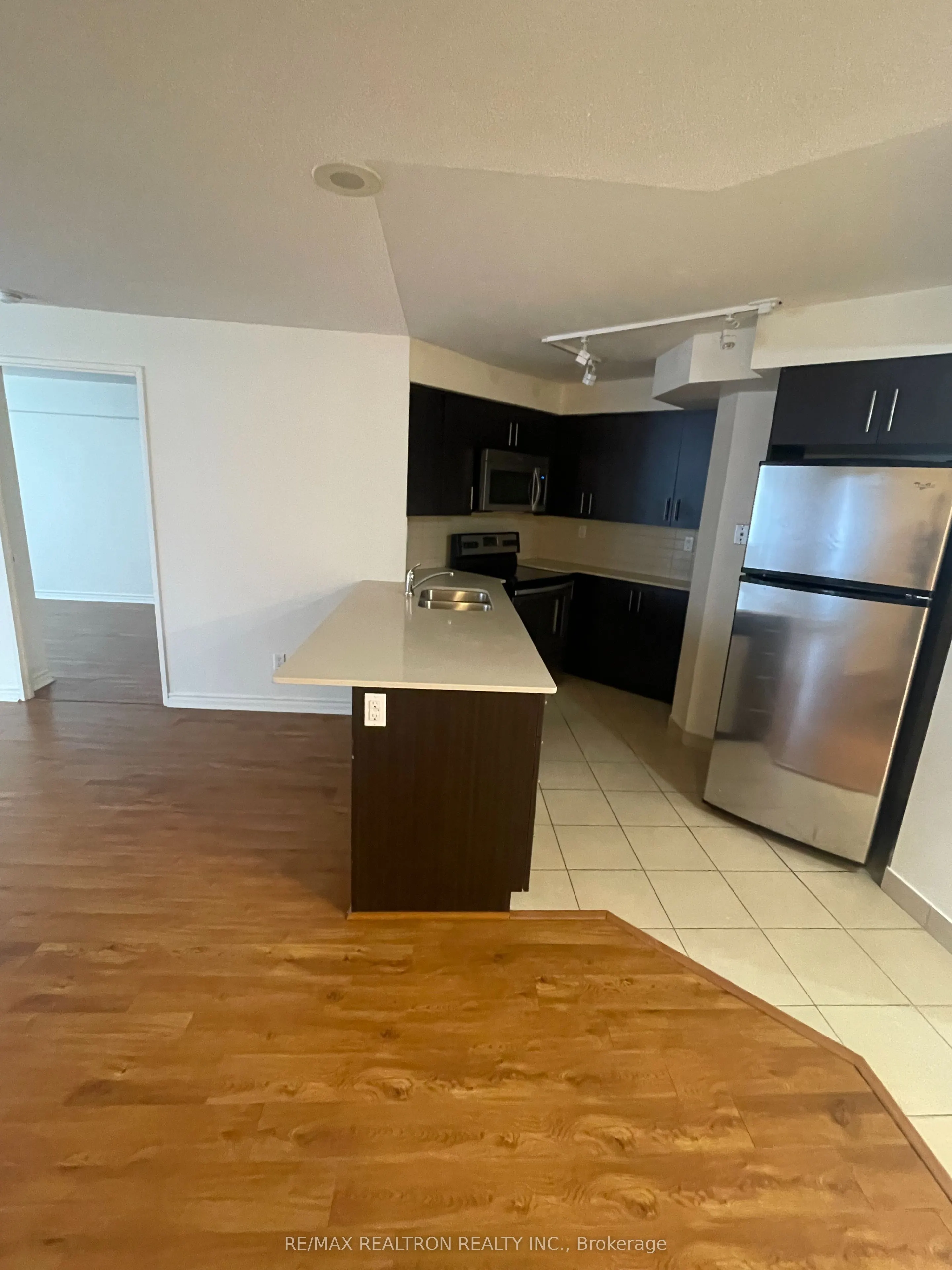 736 Bay Street, #1003