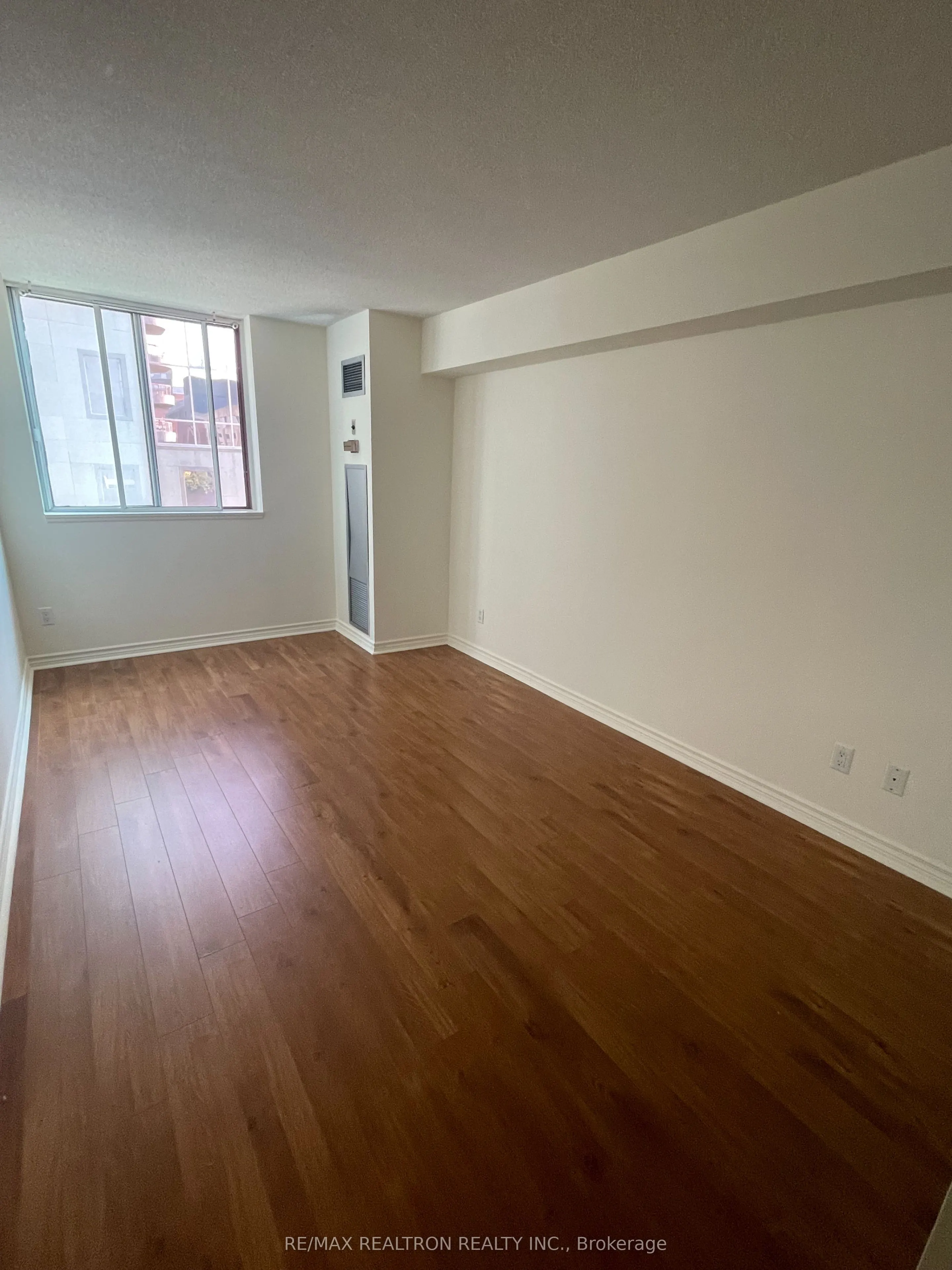 736 Bay Street, #1003