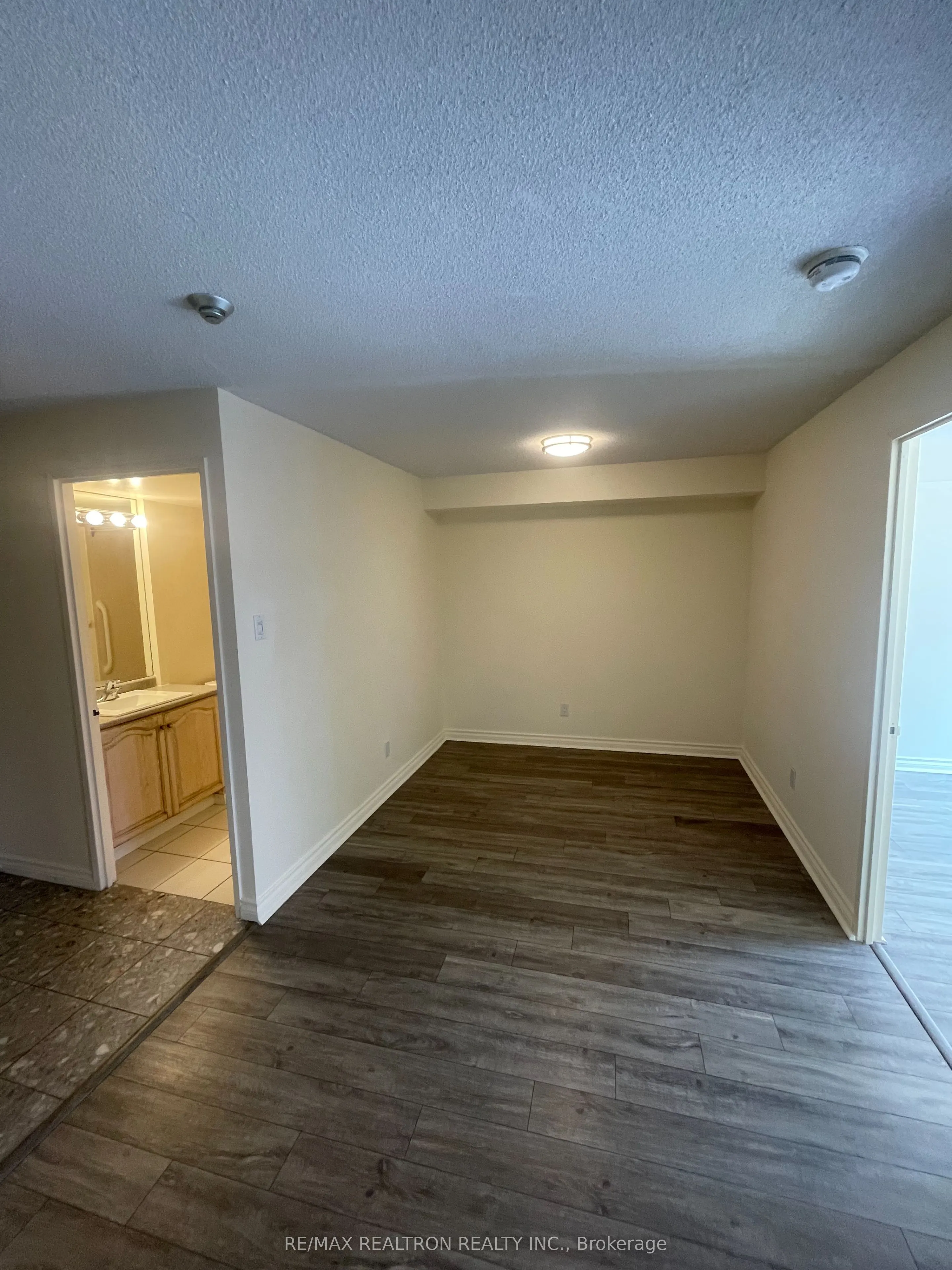 736 Bay Street, #1003