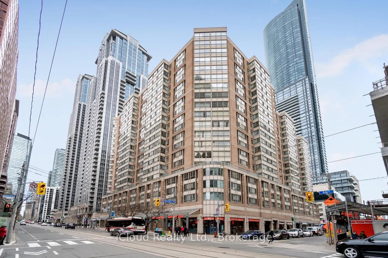 711 Bay Street, #520