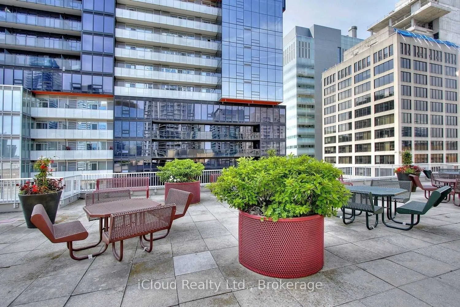 711 Bay Street, #520