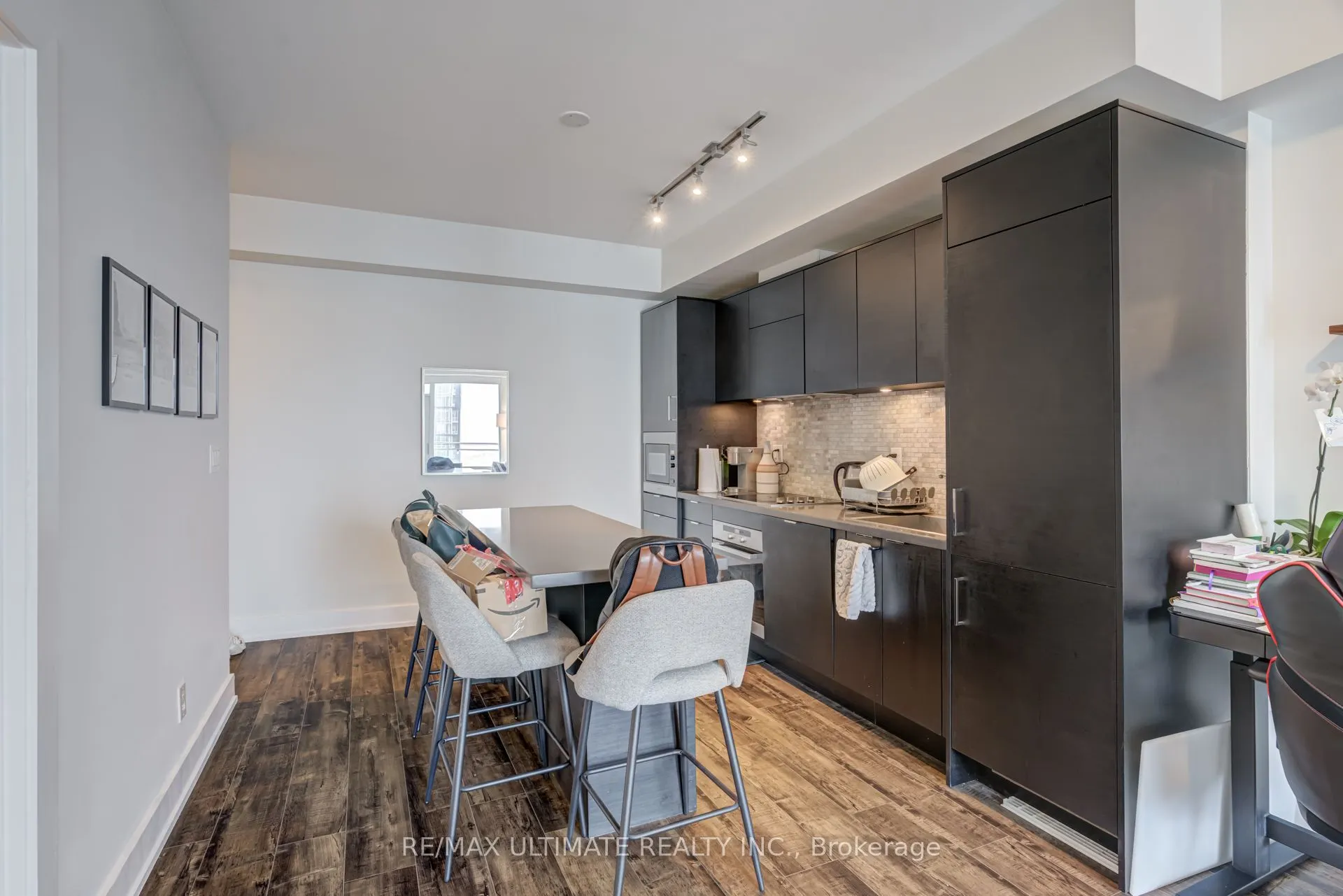 21 Widmer Street, #4110