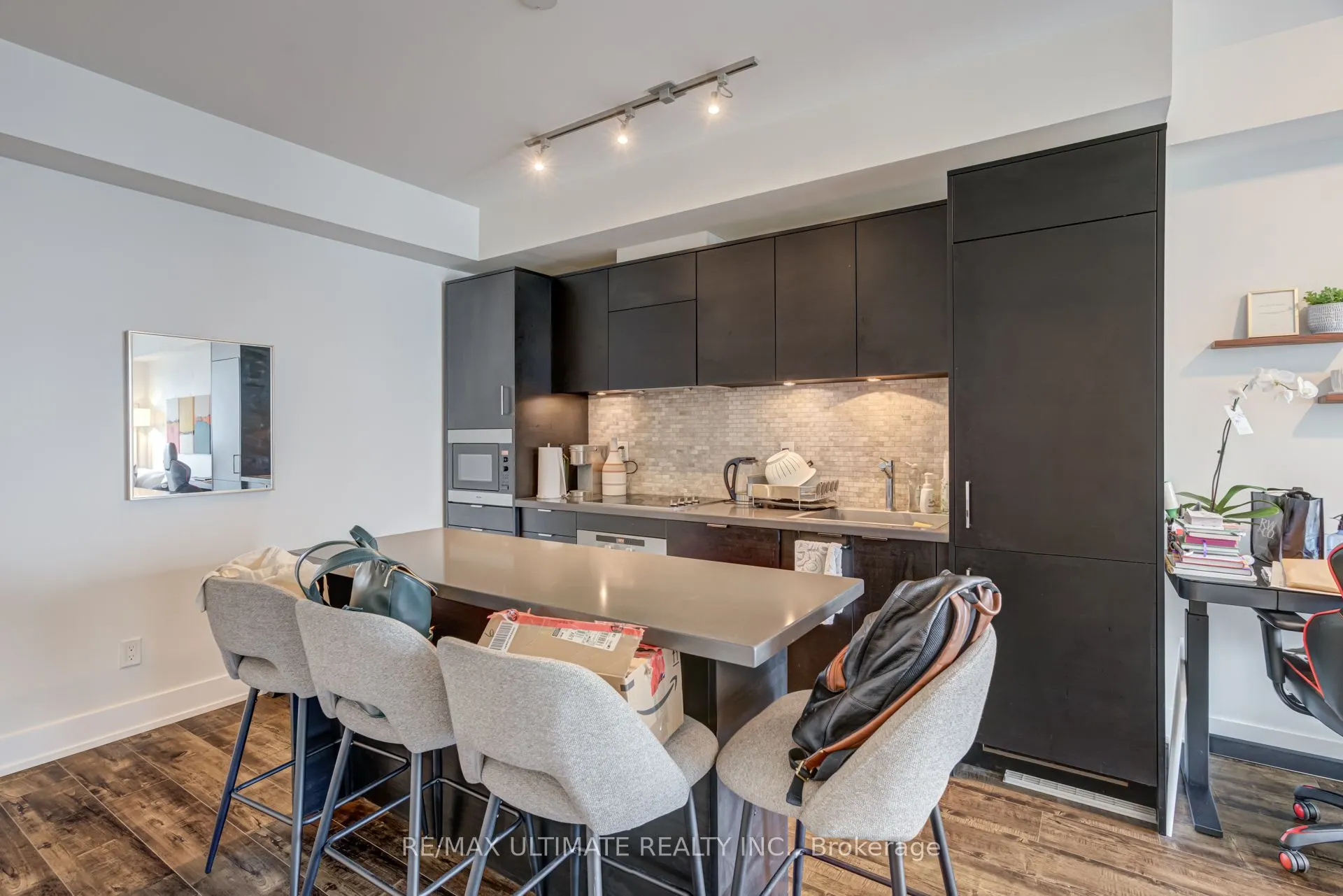 21 Widmer Street, #4110