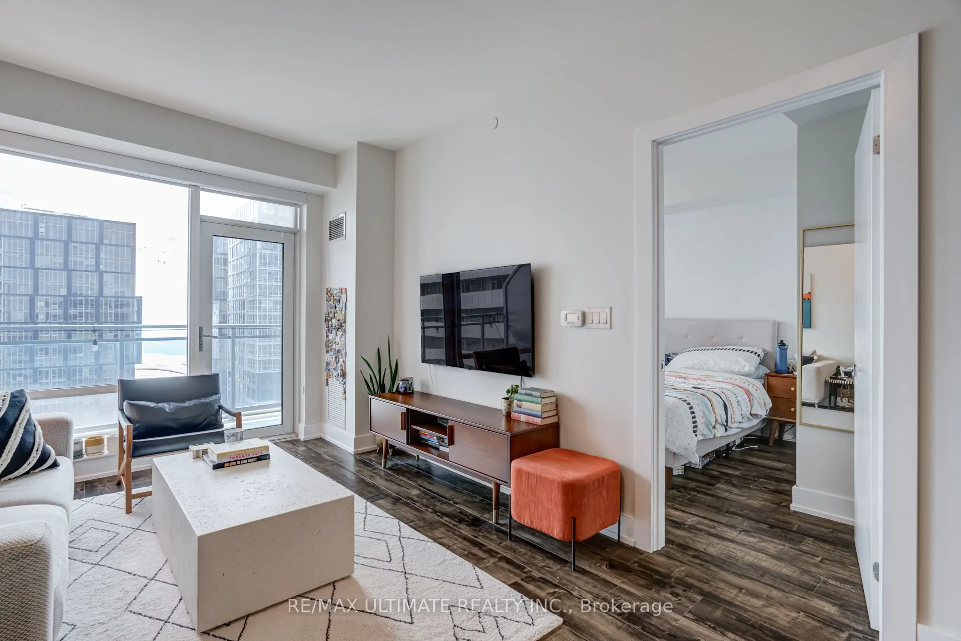 21 Widmer Street, #4110