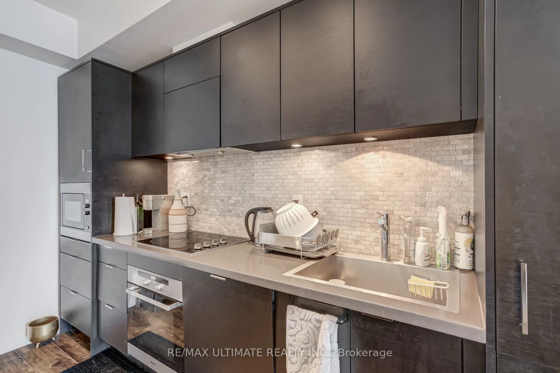 21 Widmer Street, #4110
