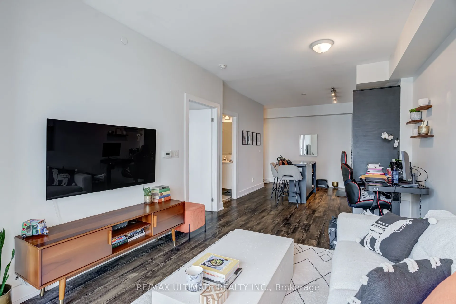 21 Widmer Street, #4110