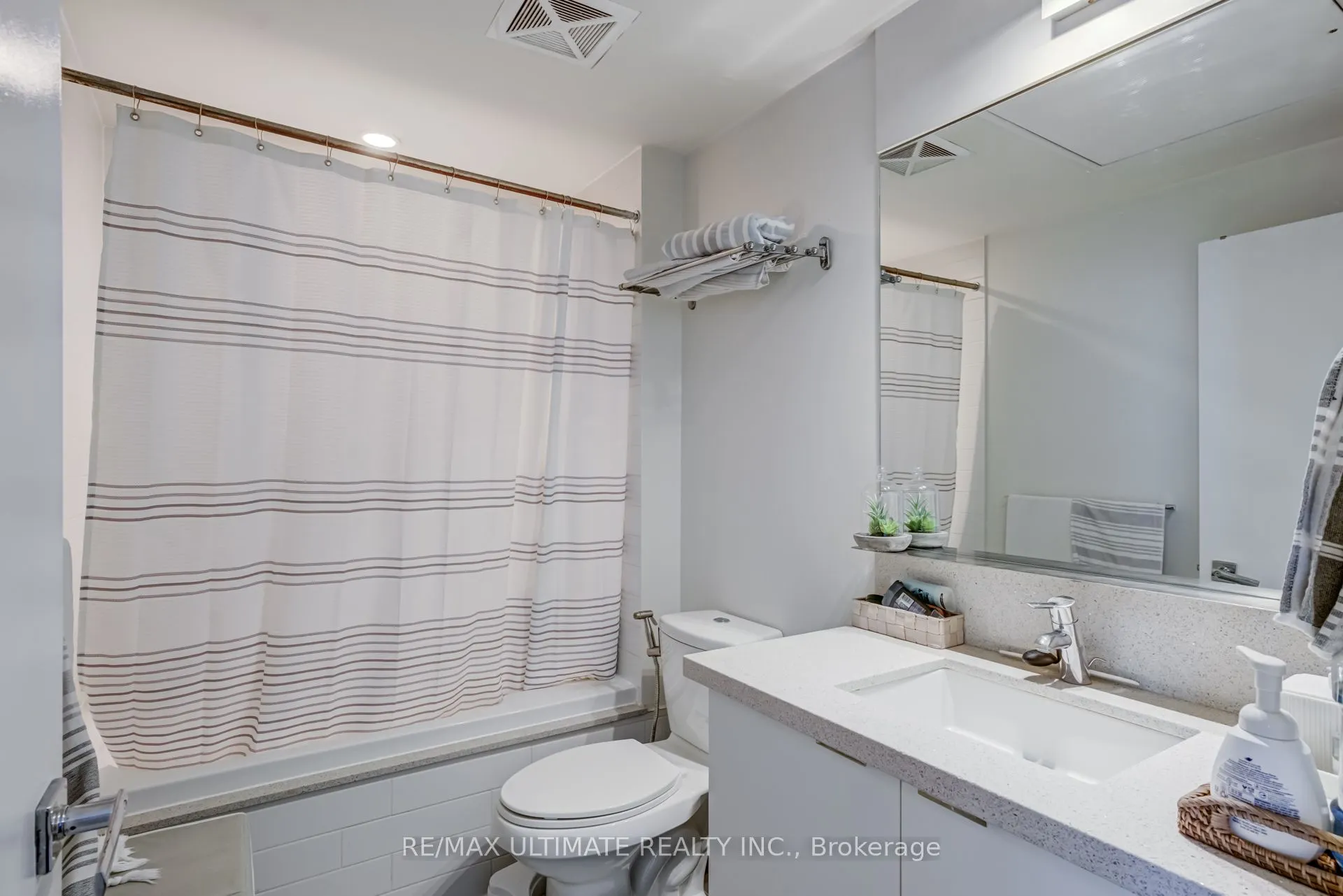 21 Widmer Street, #4110