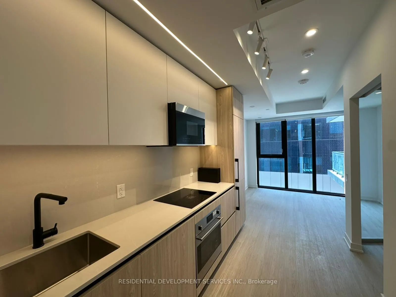 699 Sheppard Avenue E, #616