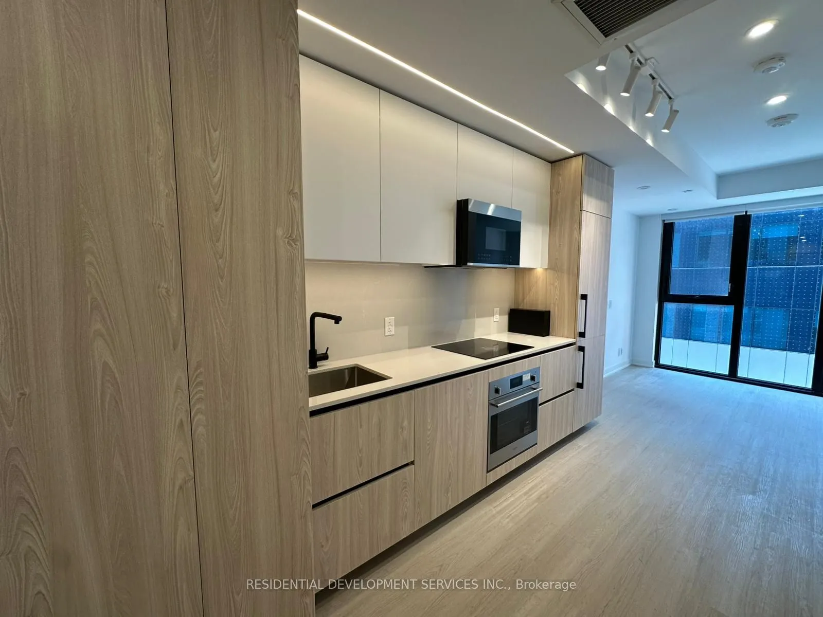 699 Sheppard Avenue E, #616