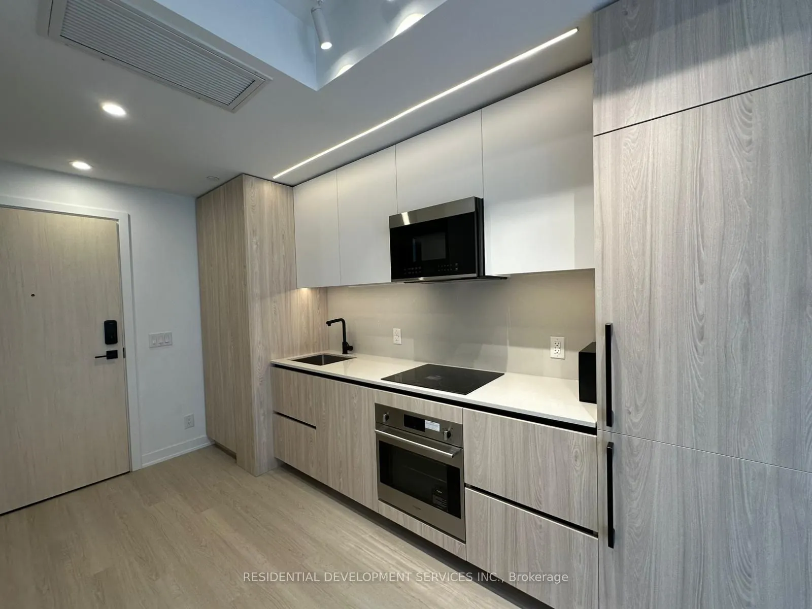 699 Sheppard Avenue E, #616
