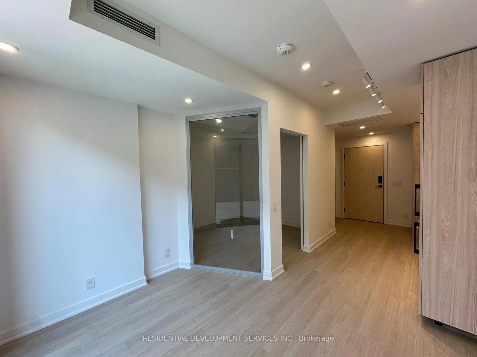 699 Sheppard Avenue E, #616