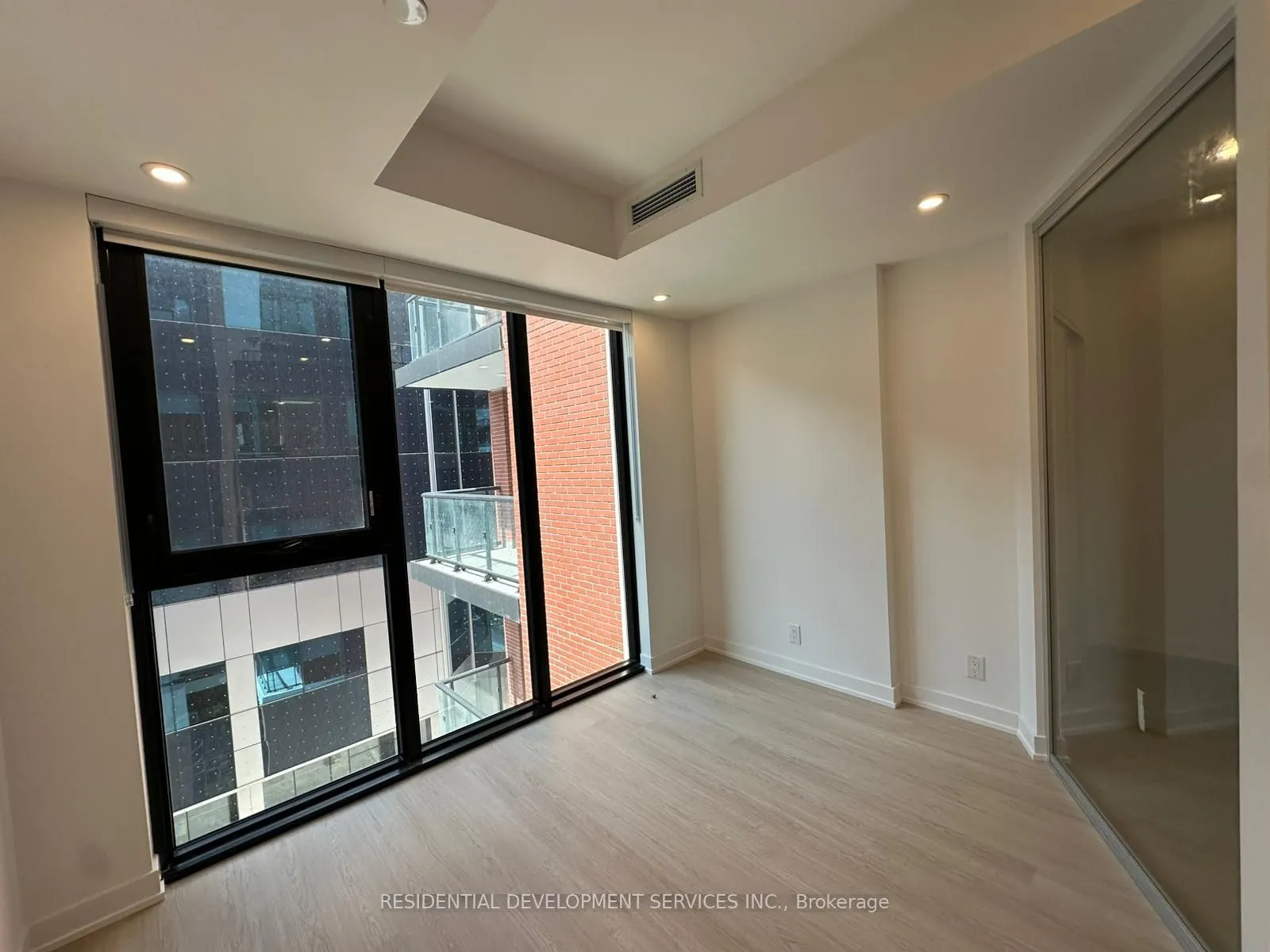 699 Sheppard Avenue E, #616