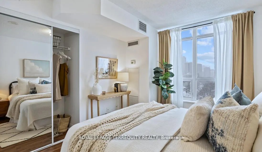 105 Harrison Garden Boulevard, #1405