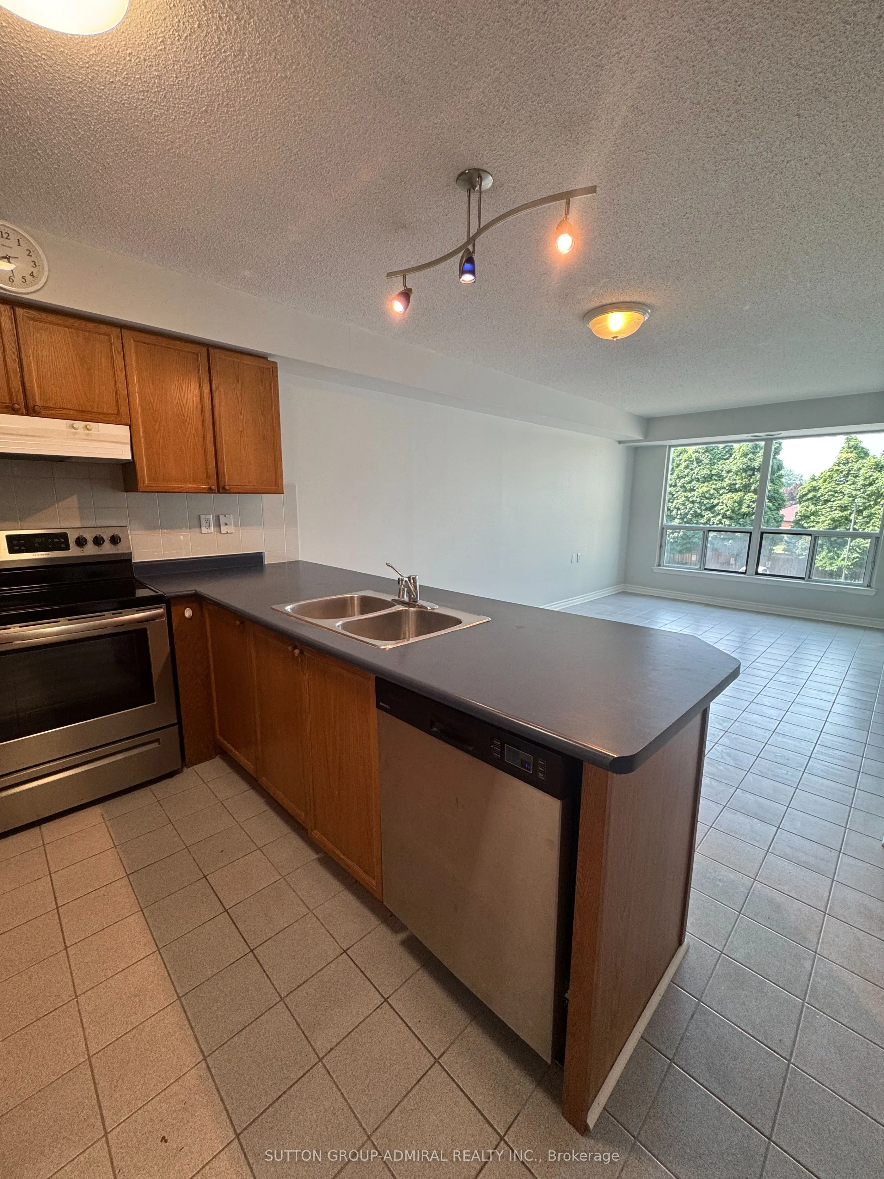 890 Sheppard Avenue W, #218
