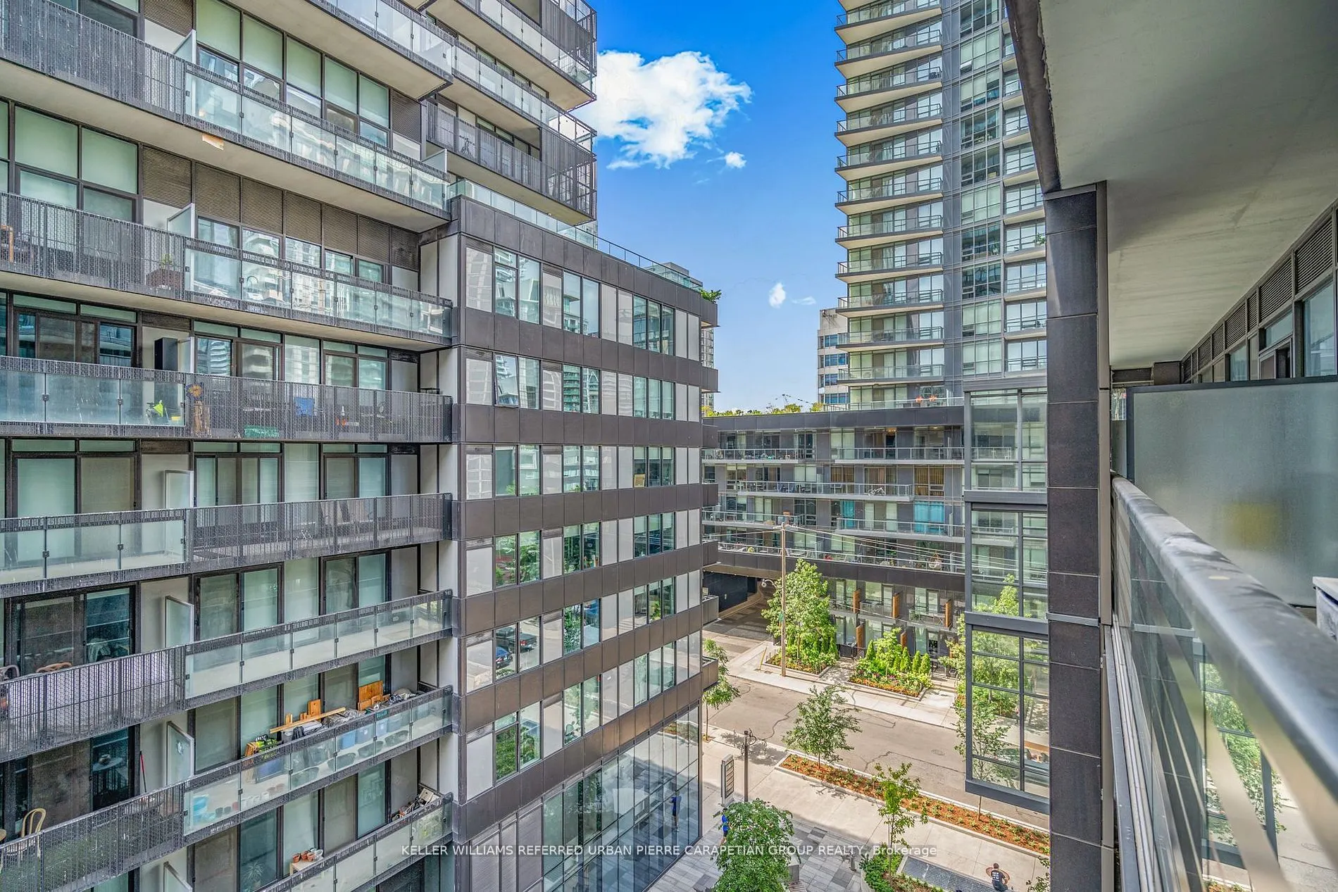39 Roehampton Avenue, #408