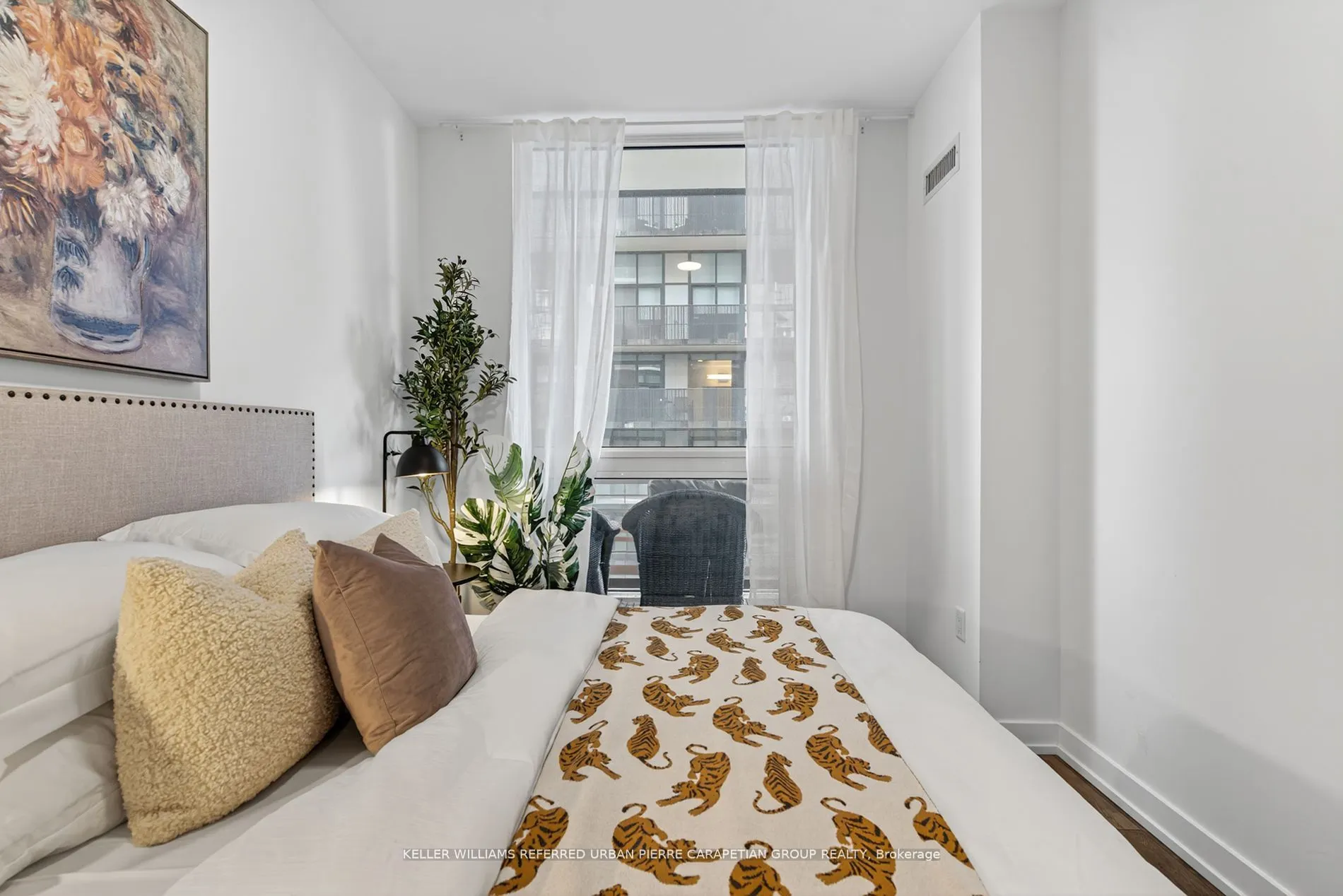 39 Roehampton Avenue, #408