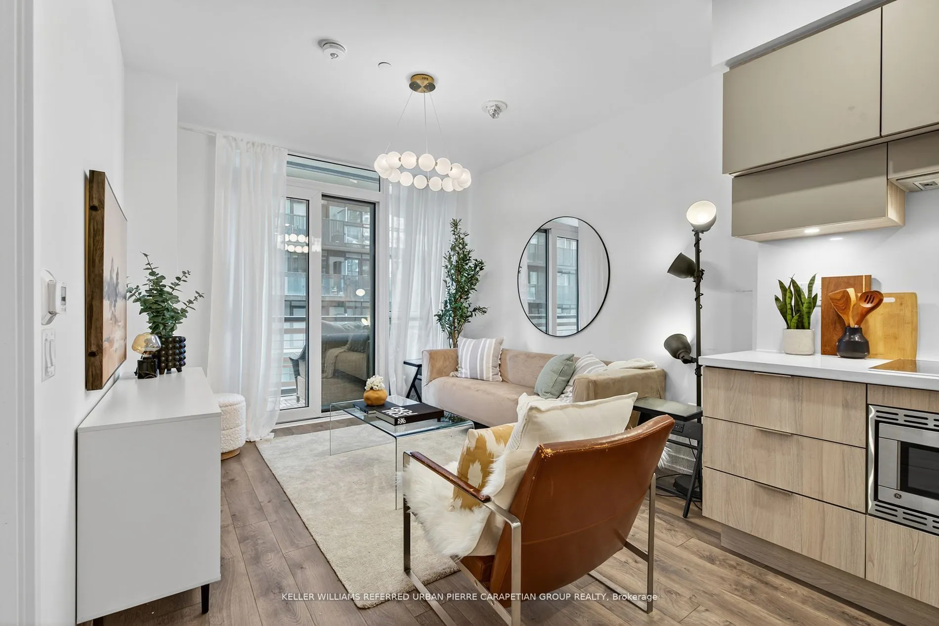 39 Roehampton Avenue, #408