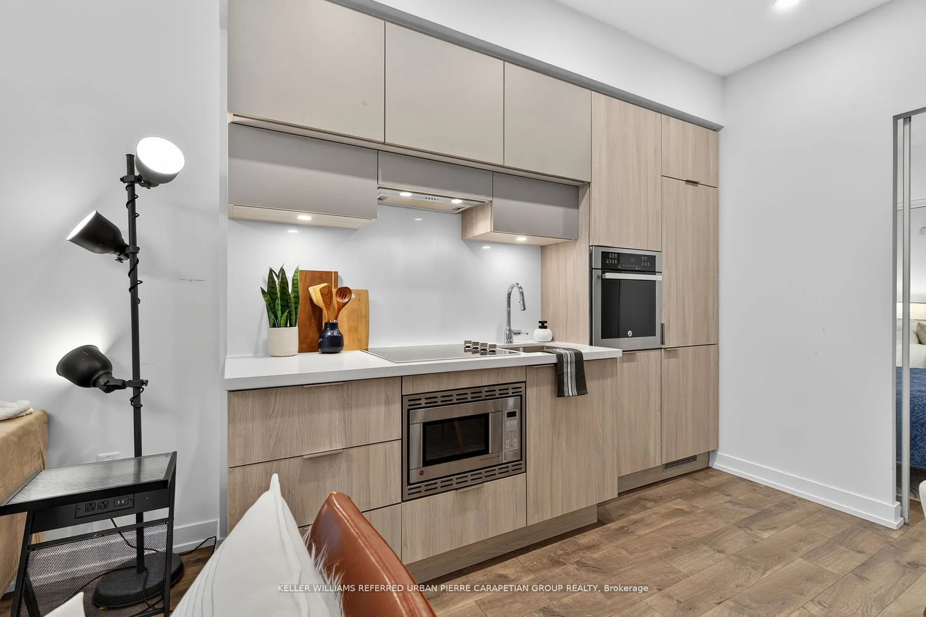 39 Roehampton Avenue, #408