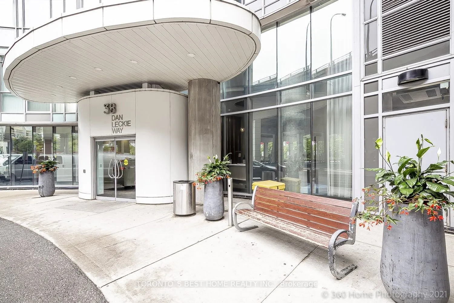 418 Lake Shore Boulevard W, #Master