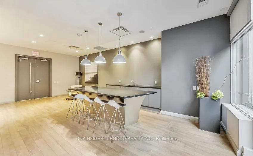 155 Yorkville Avenue, #1210