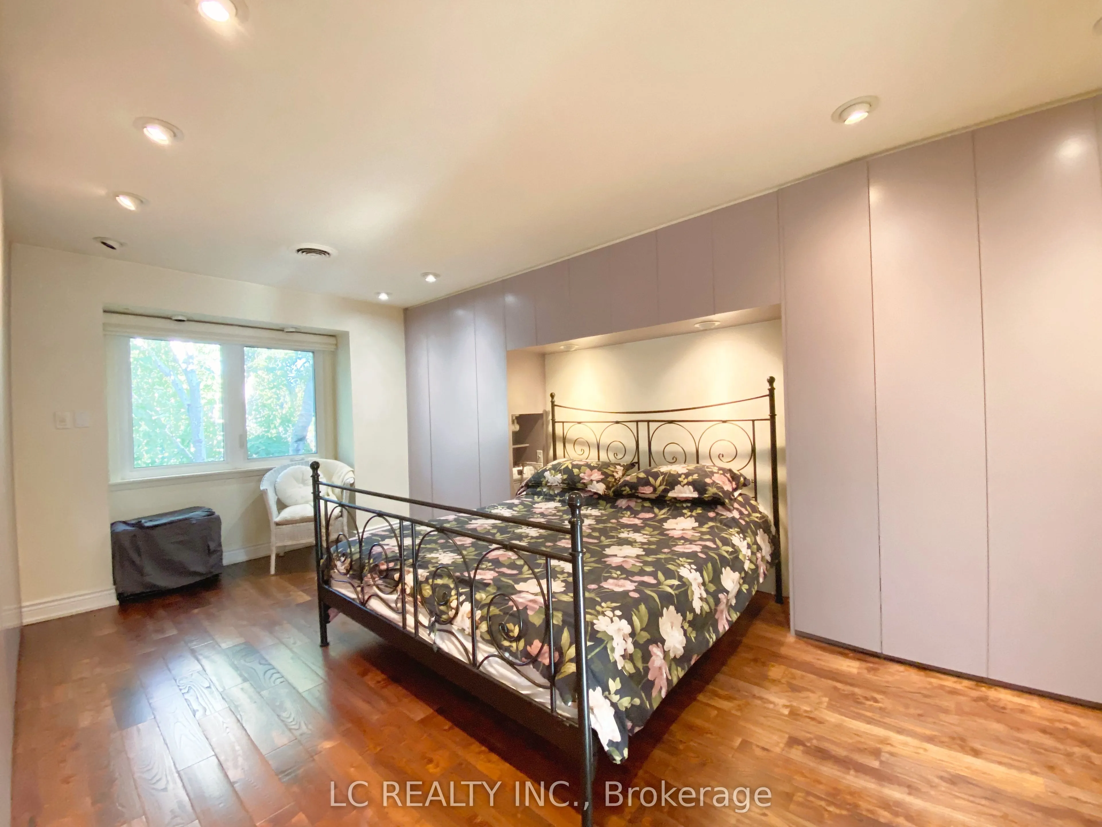 141 Mossgrove Trail