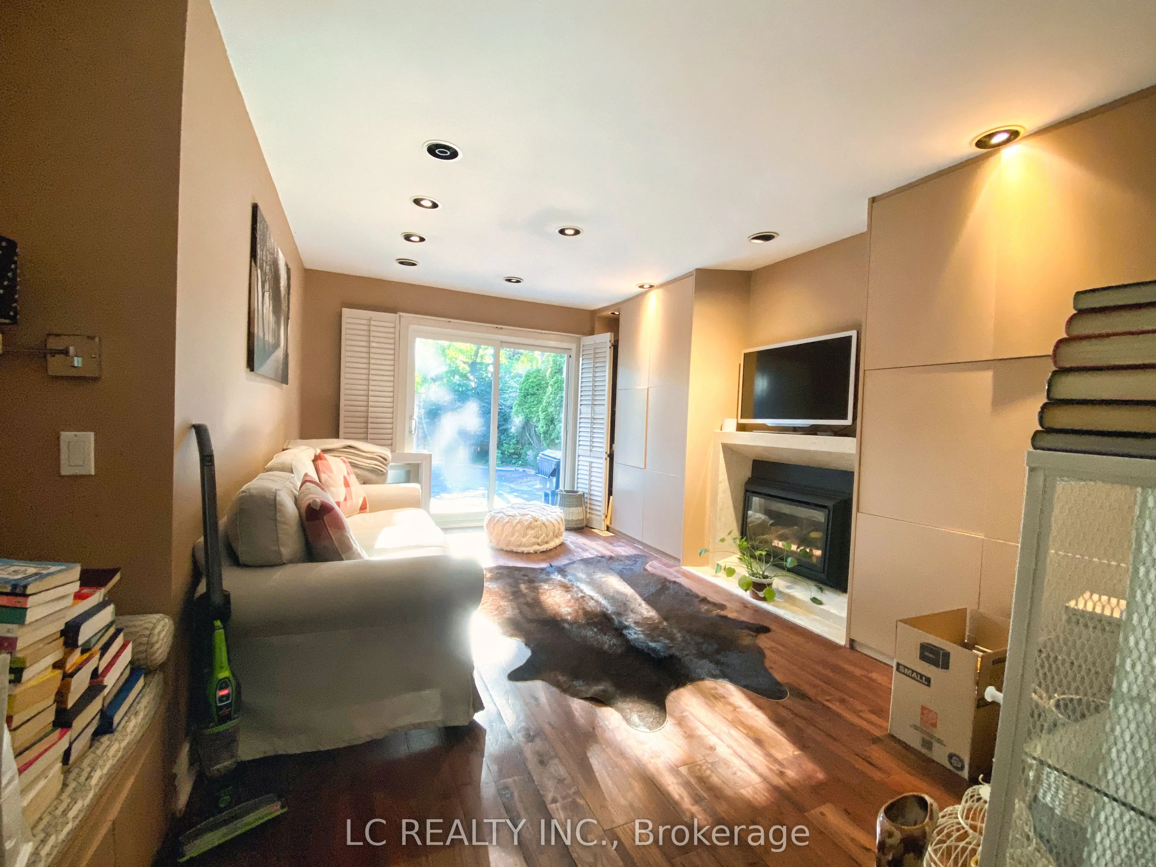 141 Mossgrove Trail