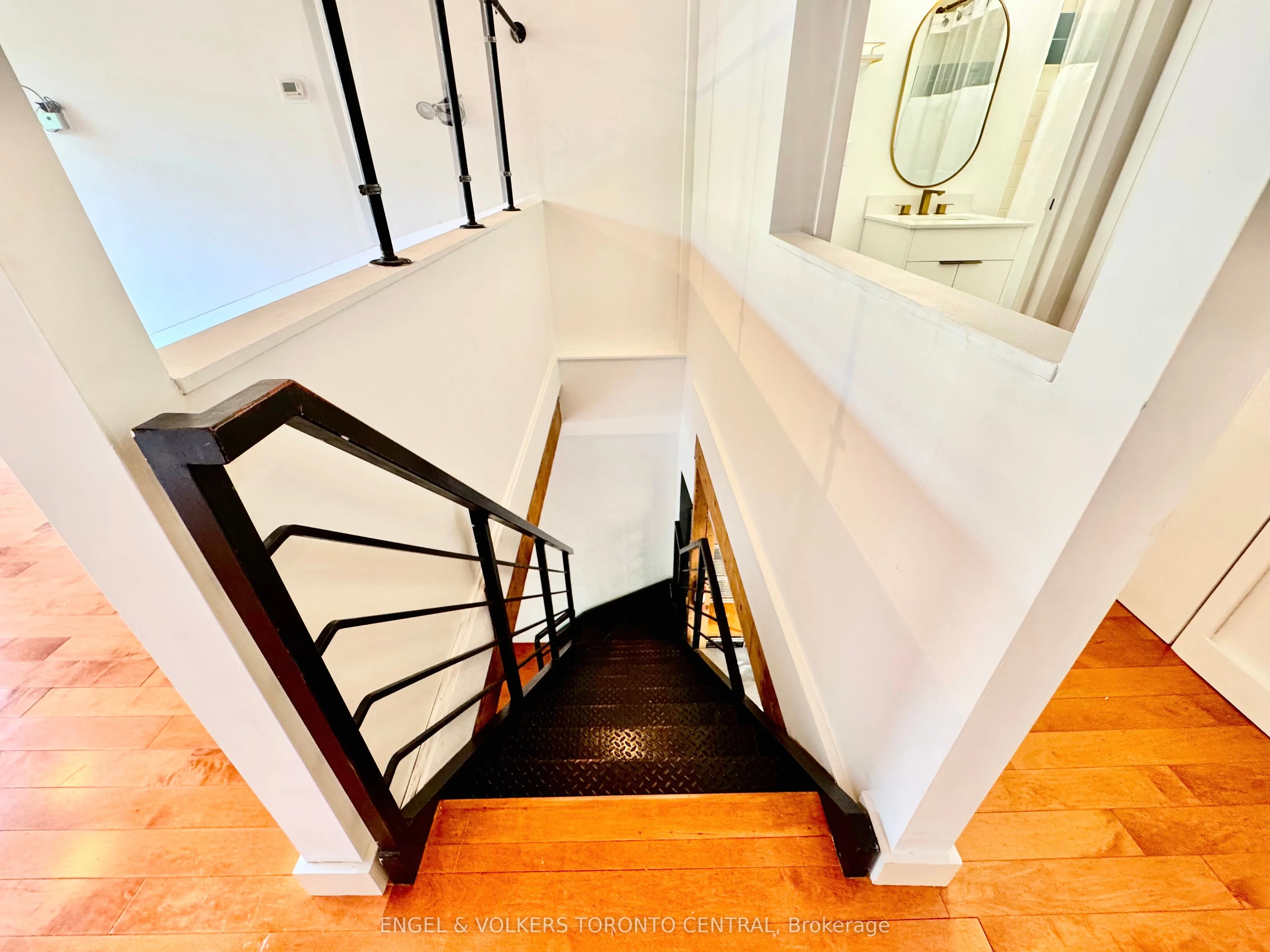 436 Wellington Street W, #102