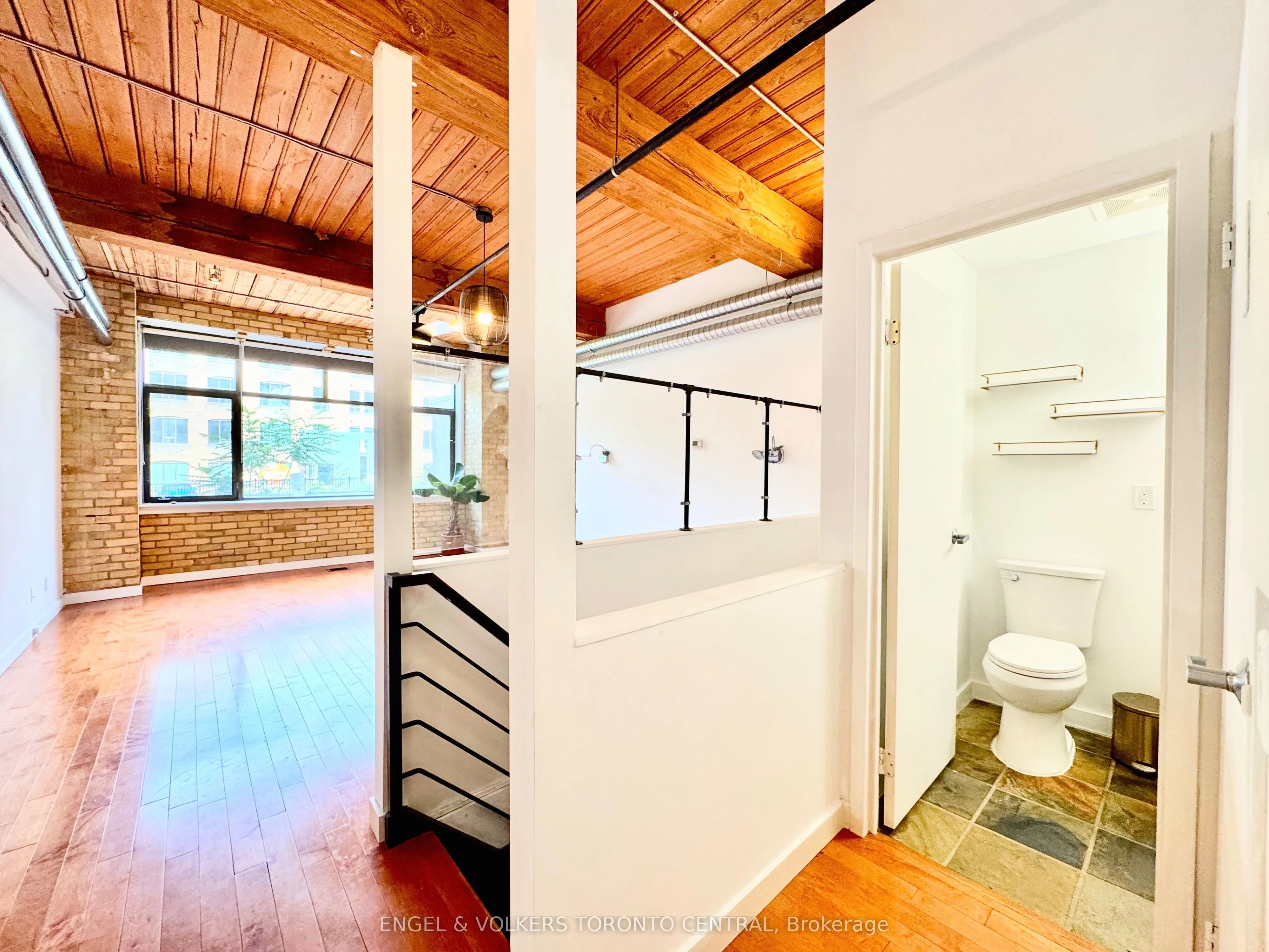 436 Wellington Street W, #102