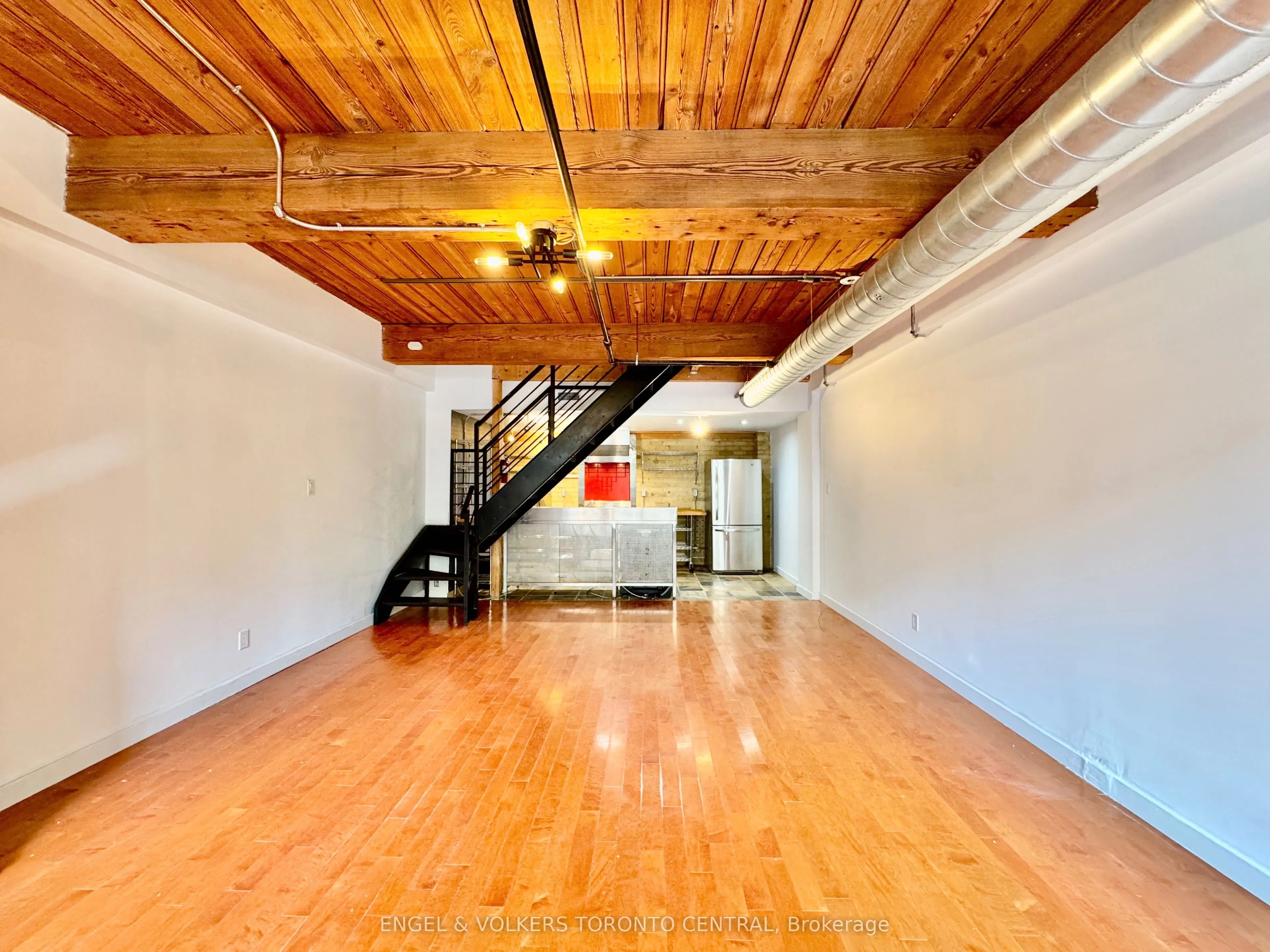 436 Wellington Street W, #102