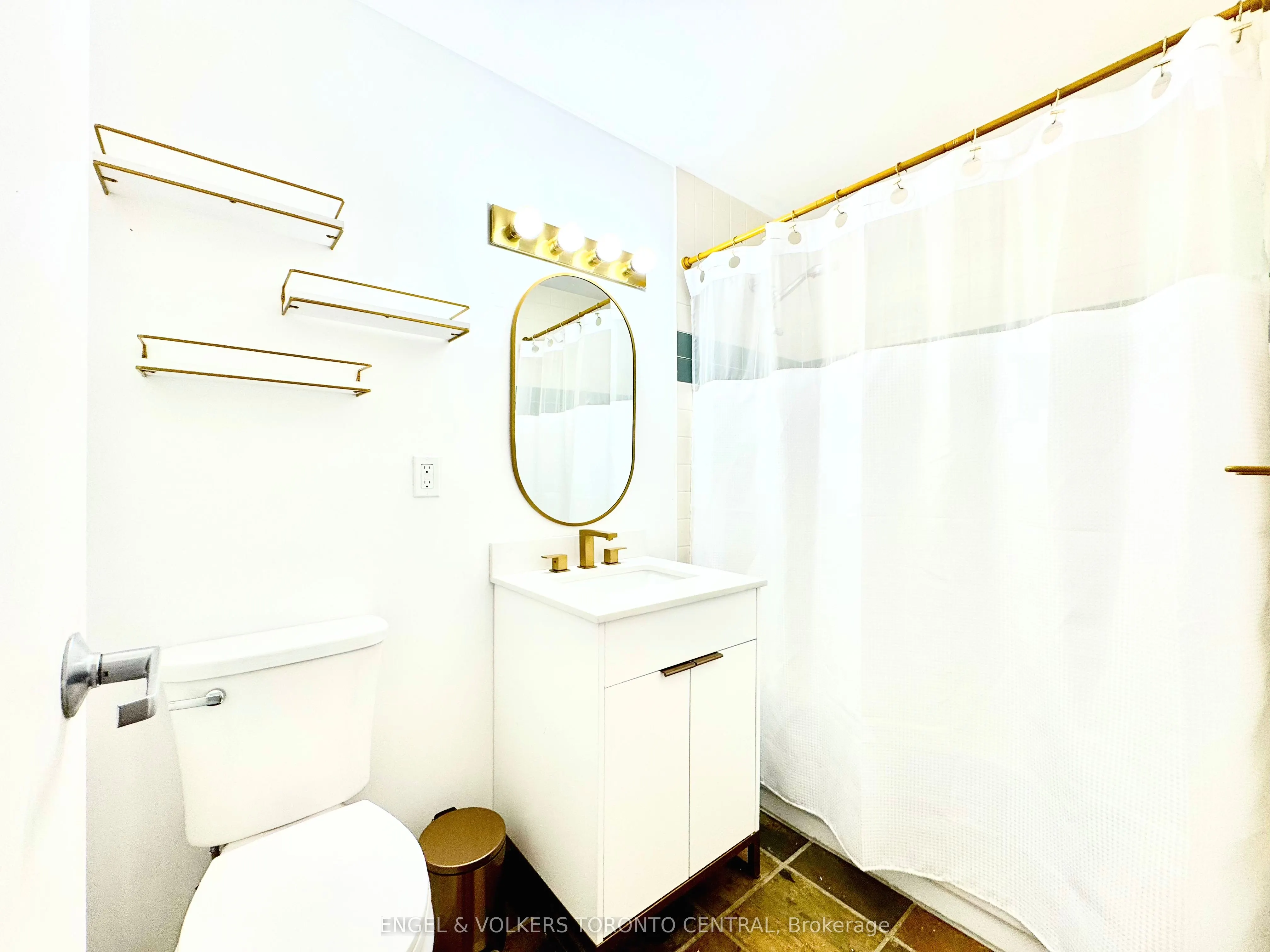 436 Wellington Street W, #102