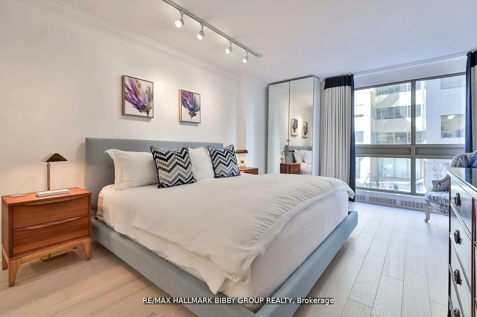 61 St Clair Avenue W, #206