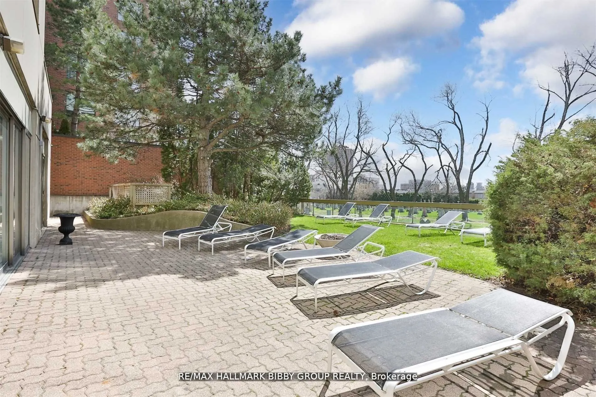 61 St Clair Avenue W, #206