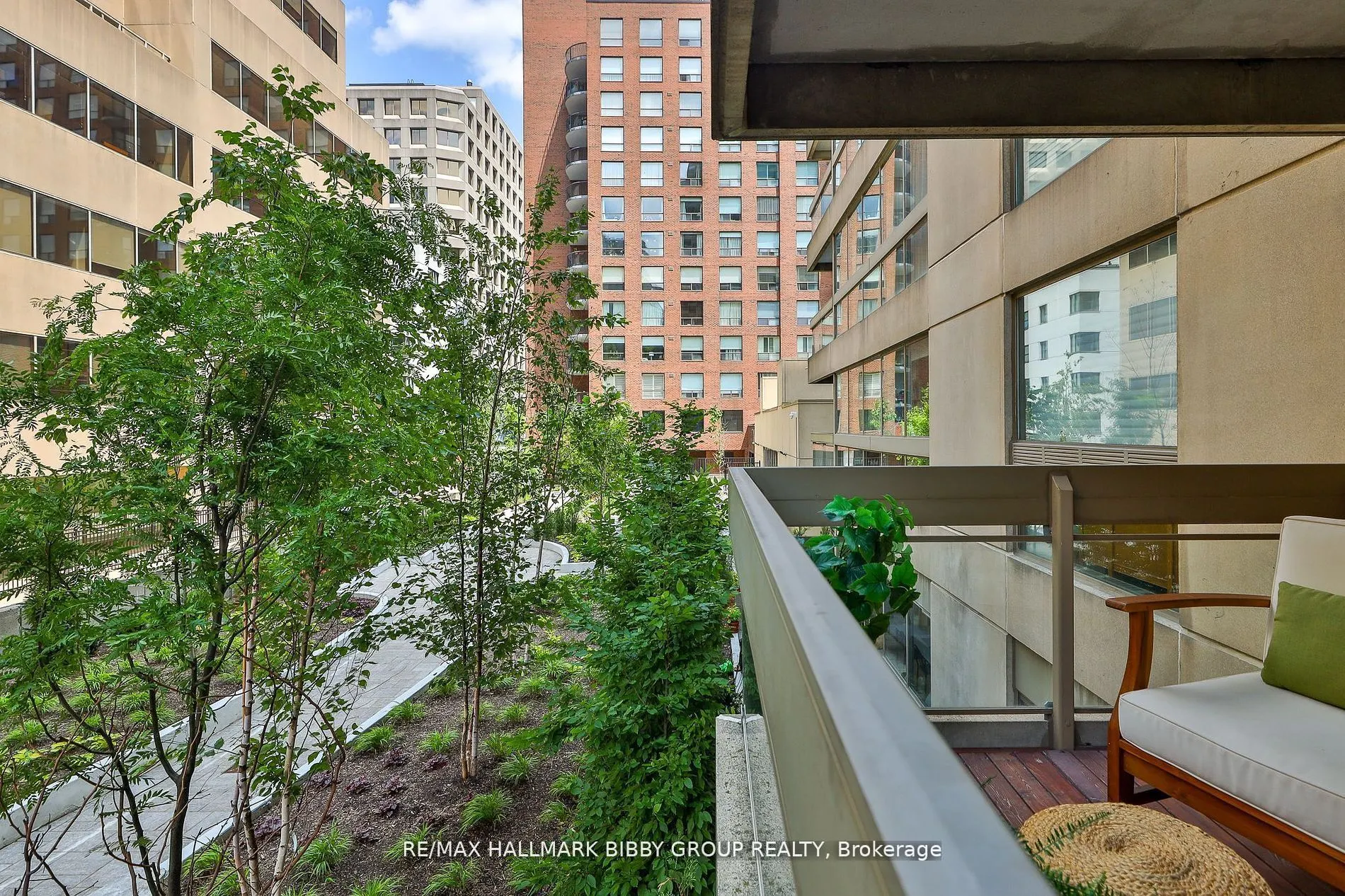 61 St Clair Avenue W, #206