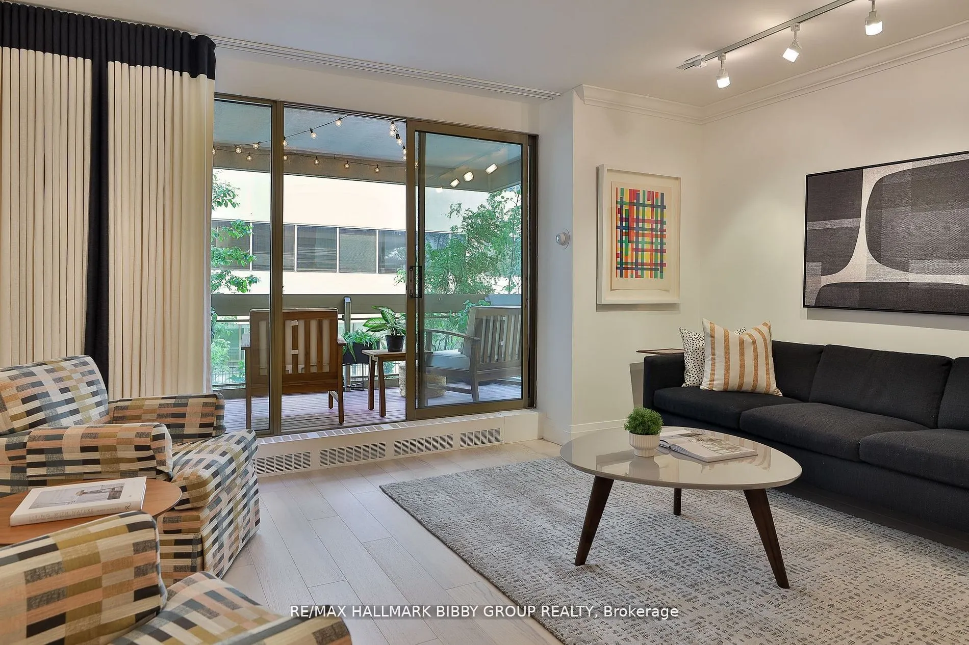 61 St Clair Avenue W, #206
