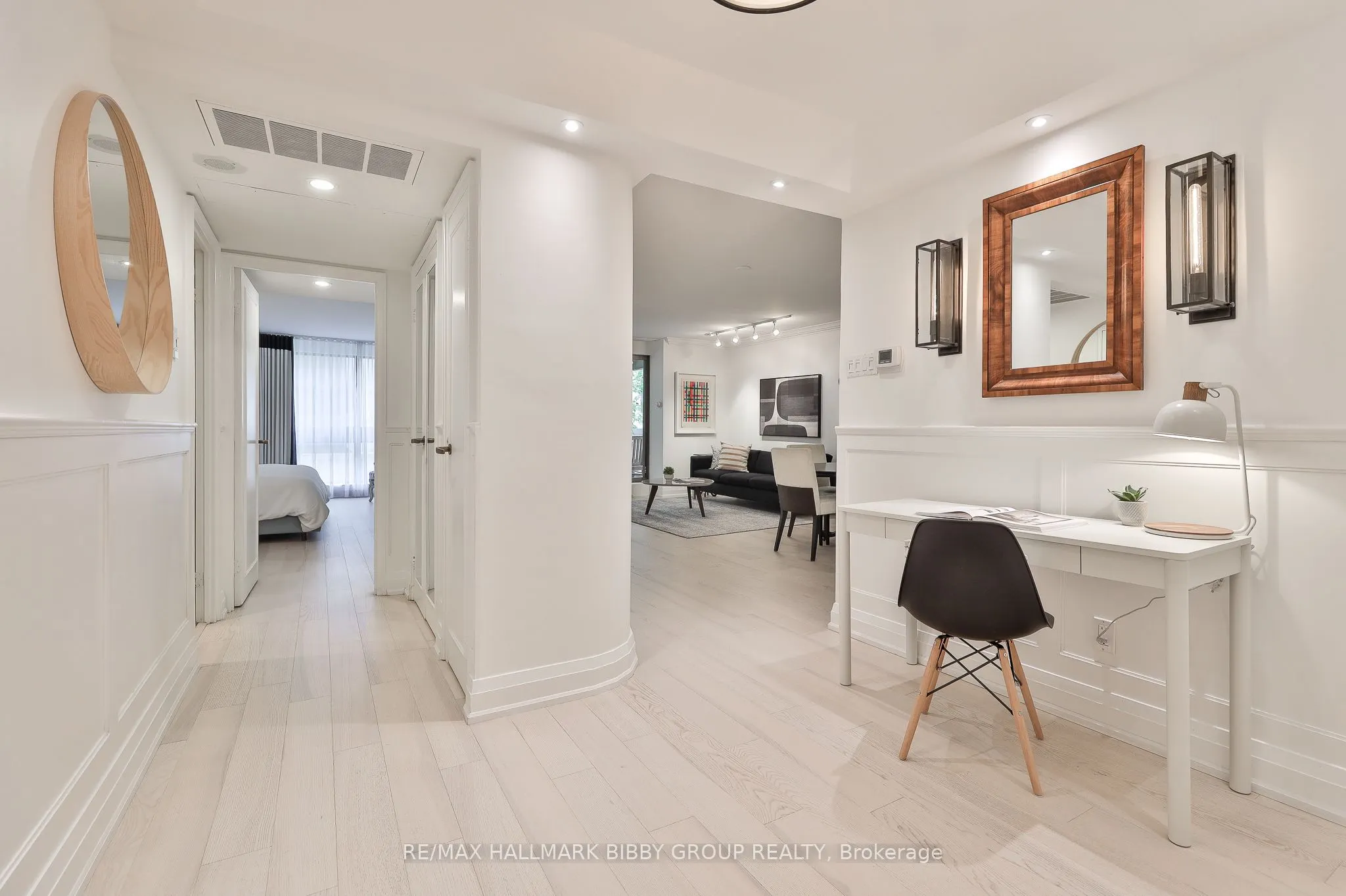 61 St Clair Avenue W, #206
