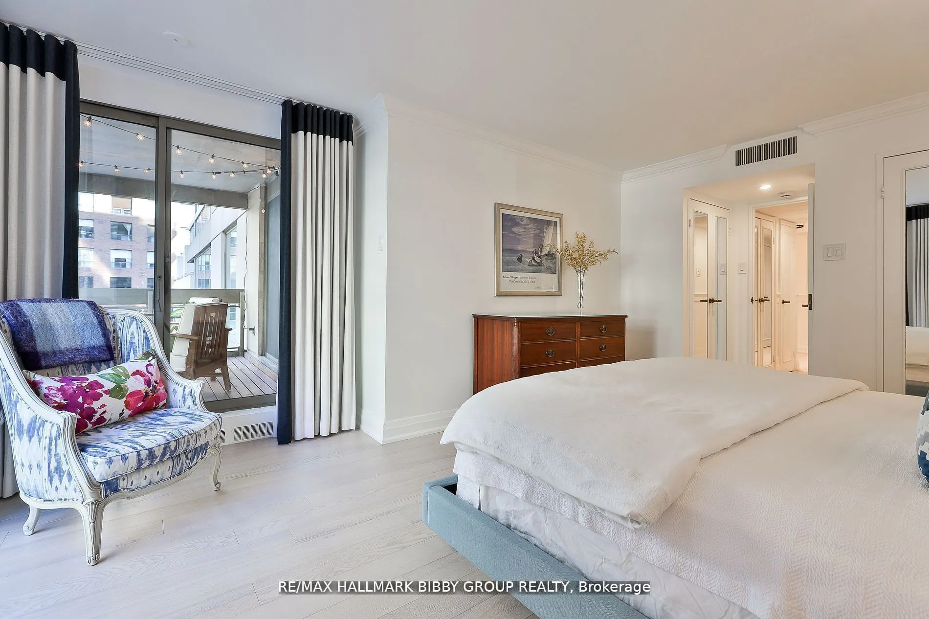 61 St Clair Avenue W, #206
