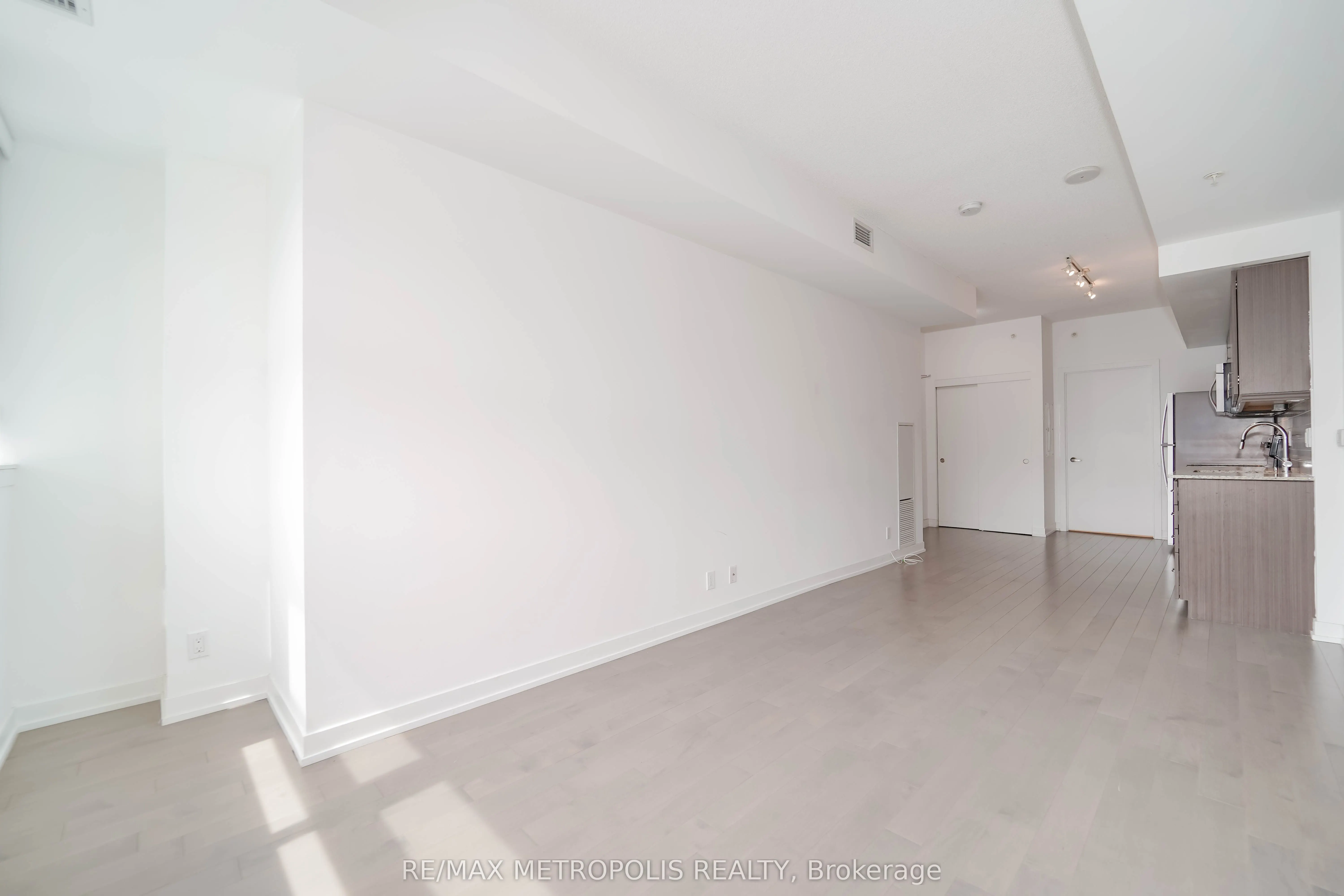 10 Willison Square, #602