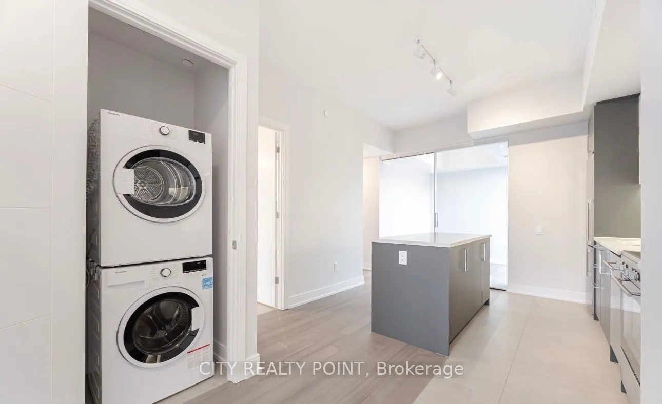 664 Spadina Avenue, #214