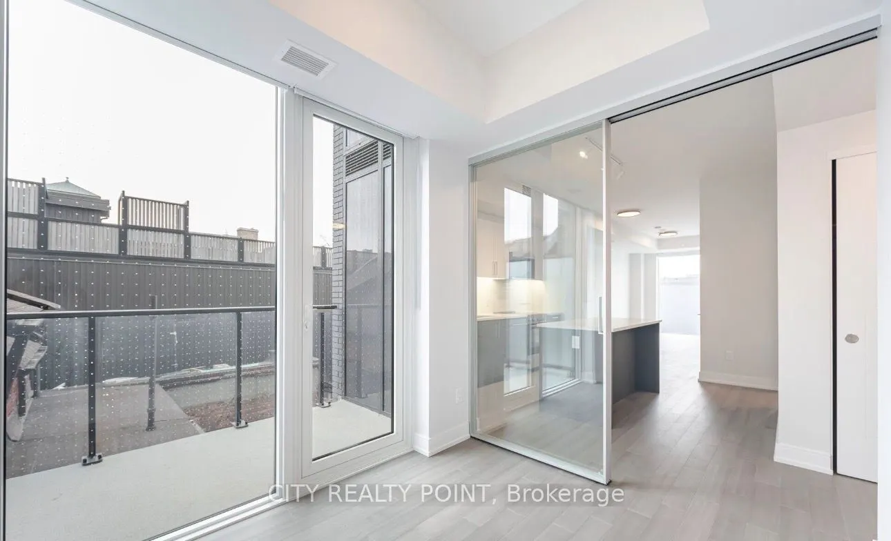 664 Spadina Avenue, #214