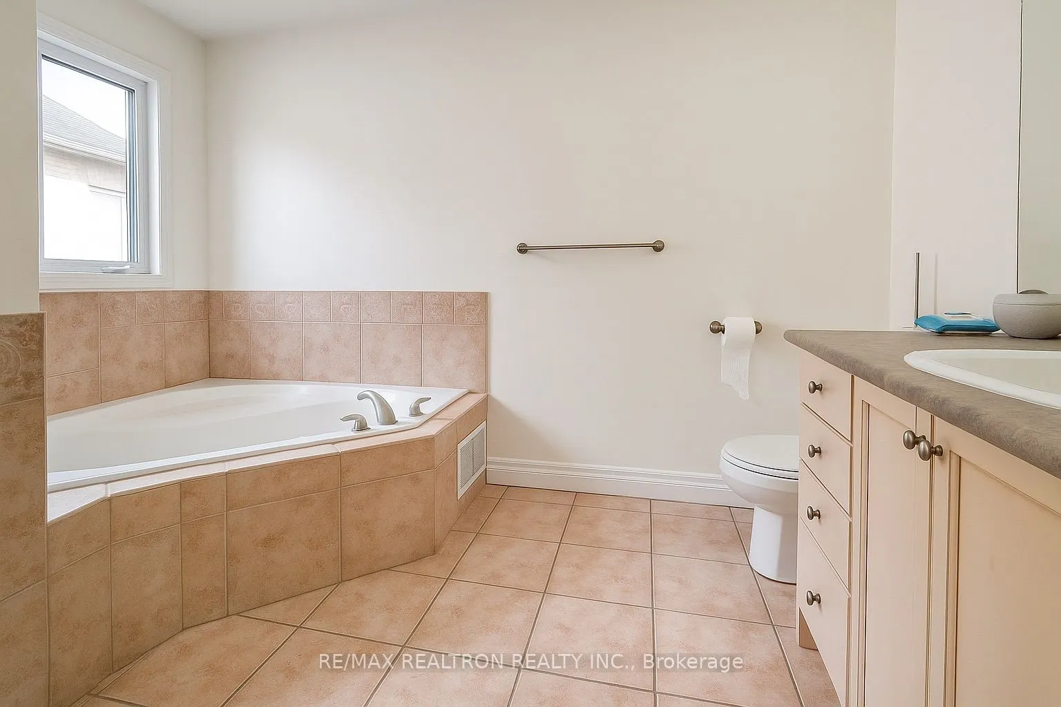 25 Model Avenue